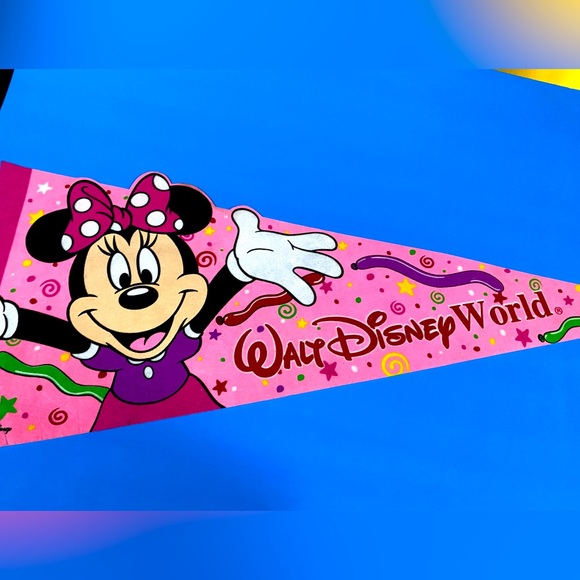 WALT DISNEY WORLD VINTAGE 90’s MINNIE MOUSE PINK SOUVENIR PENNANT FLAG LG 30” - Picture 1 of 12